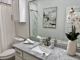 Cardinal Home - Family Friendly - Image 4