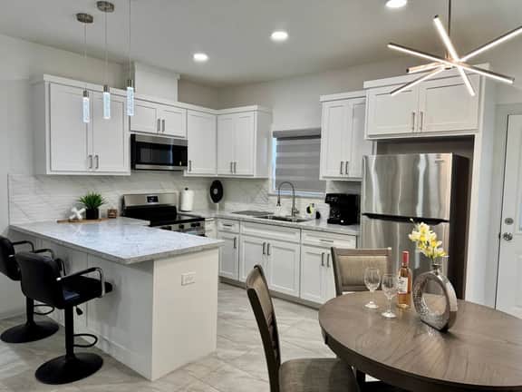 Cardinal Home - Family Friendly - Image 3