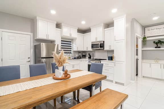 Brand New Apt - Excellent for Families - Image 4