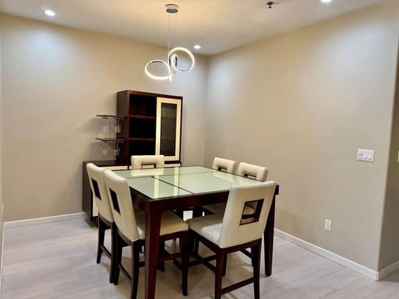 New & Cozy - Hot Jacuzzi 3BR Condo GREAT location - Image 5