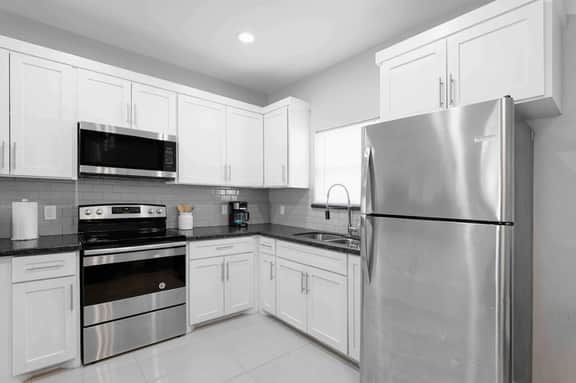 Positano - ✨Cozy & Stylish✨ 3bed/2bath Apt - Image 5