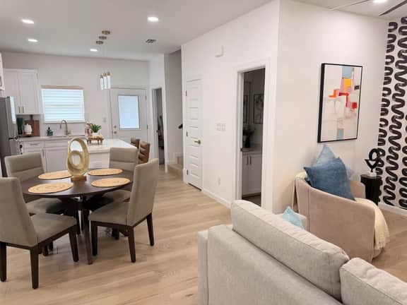 Wonder House - New & stylish Condo - Image 5